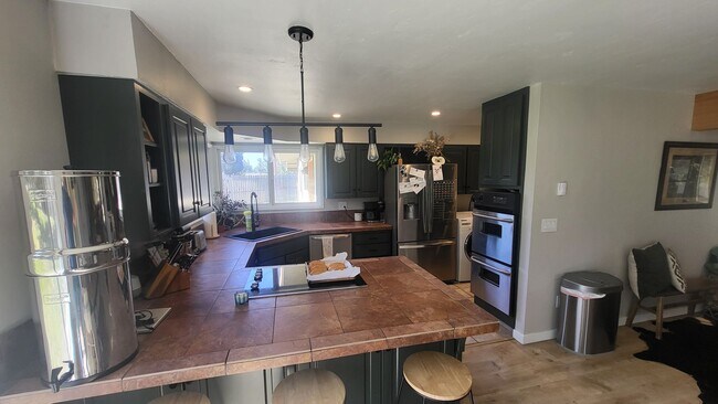 Building Photo - 4 bedroom 3 bath horse property- 6 acres i...