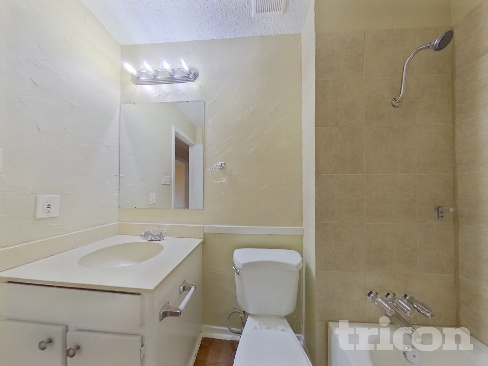 Building Photo - 1404 E Park Dr