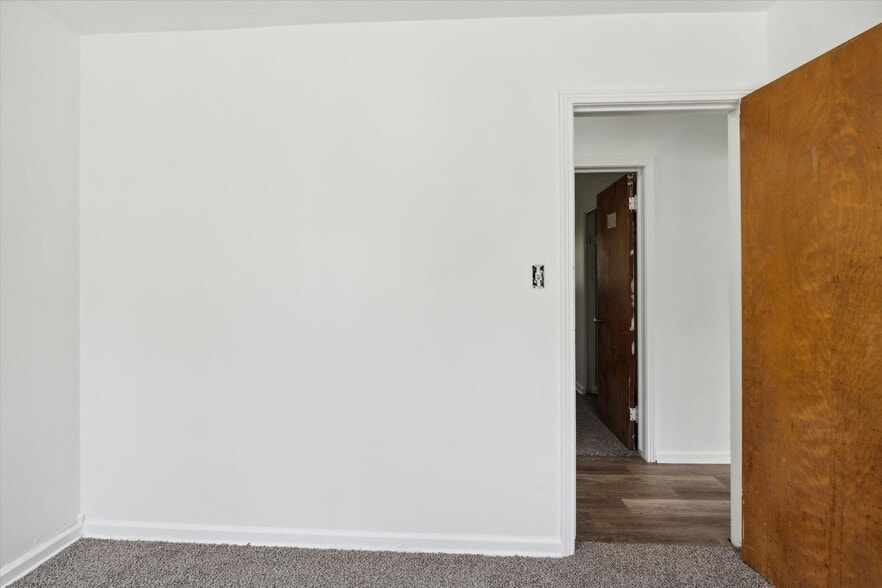 Building Photo - Remodeled 4B 1B Home $1,275