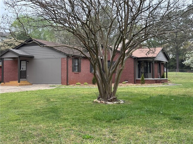Building Photo - 118 Hope Dr