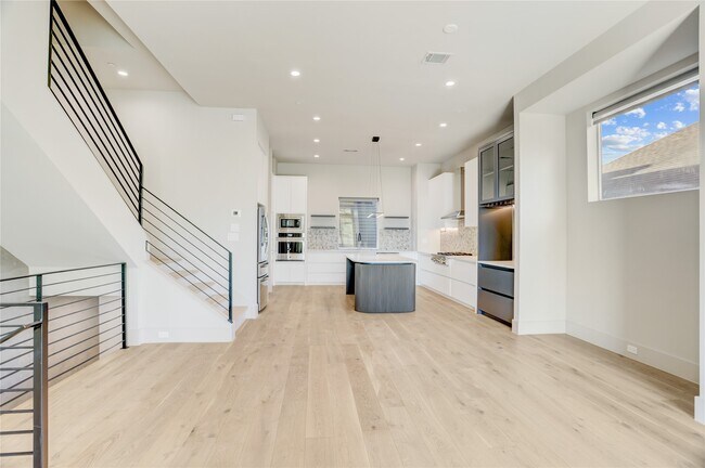 Building Photo - 1116 Peden St