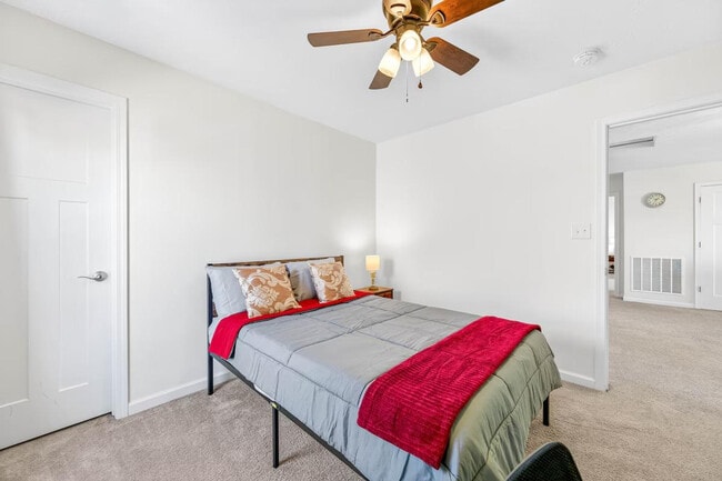 Building Photo - 4663 Bayview Dr