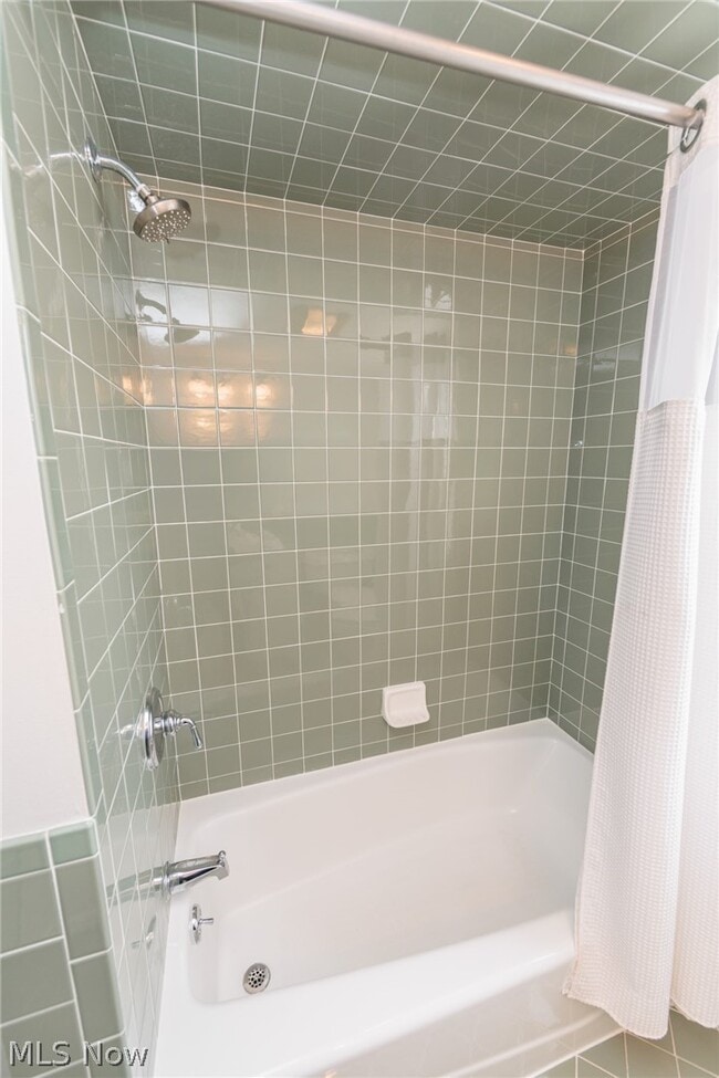 Building Photo - 23915 Glenhill Dr