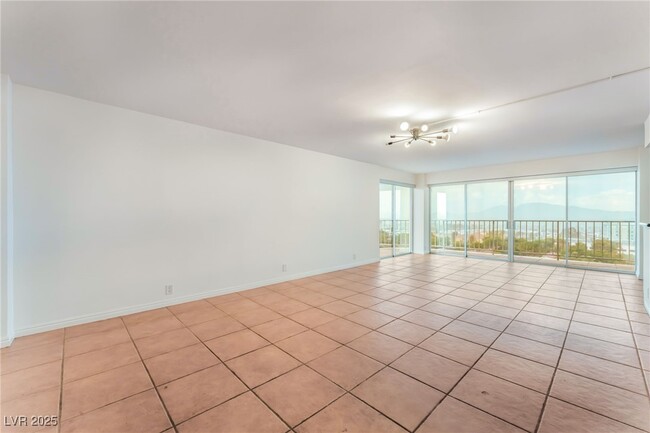 Building Photo - 3111 Bel Air Dr