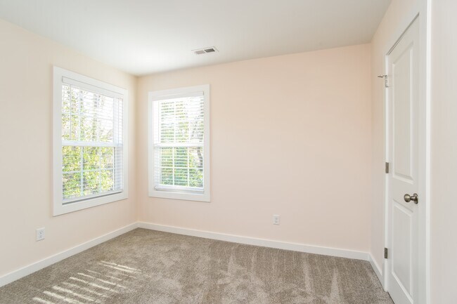 Building Photo - 608 E Texas Ave