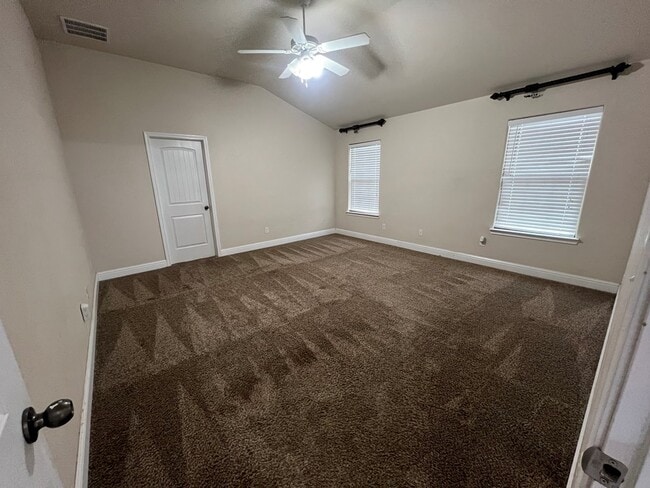 Building Photo - 9914 Rainbow Dr