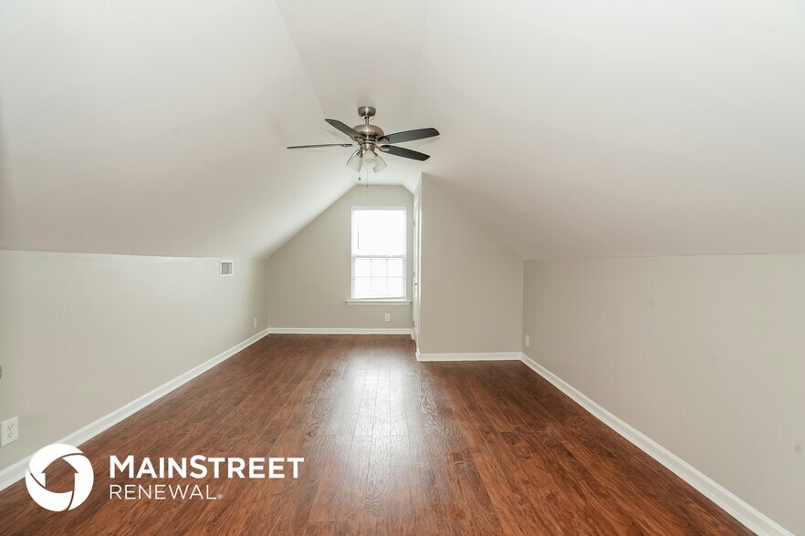 Building Photo - 101 Lyndhurst Dr