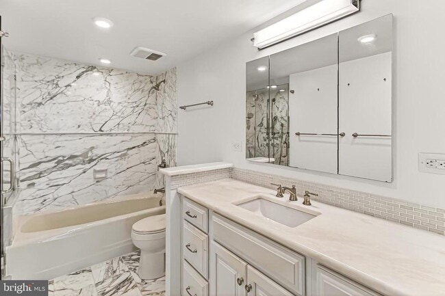 Building Photo - 1101 S Arlington Ridge Rd