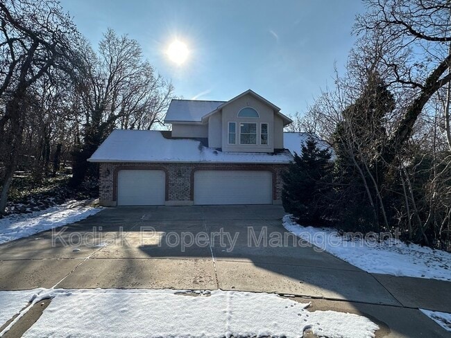 Building Photo - 13 N 3100 E