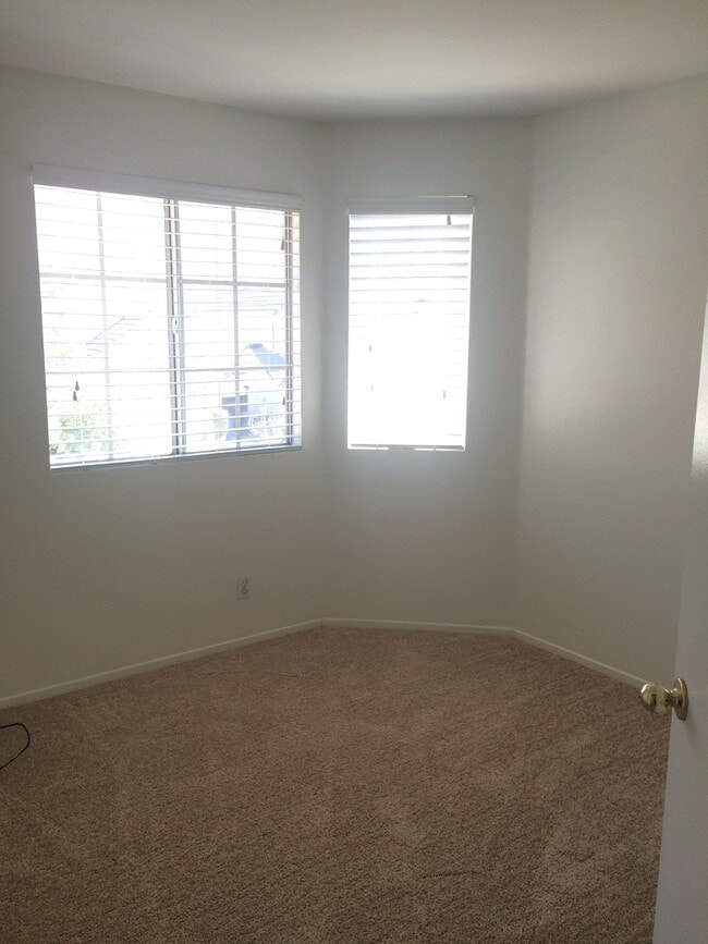 Building Photo - Southridge 4bed 2bath Beauty!
