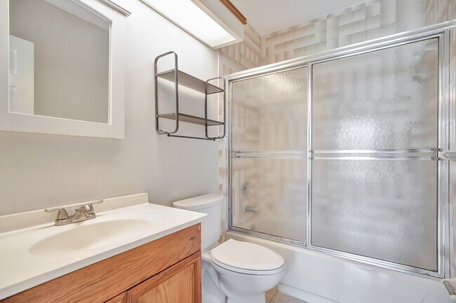 Building Photo - 3225 Oak Lawn Pl
