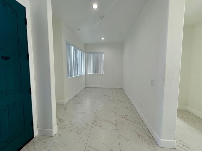 Building Photo - Newly Built Spacious 4 Bed/4 Bath Home in Garden Grove for Lease