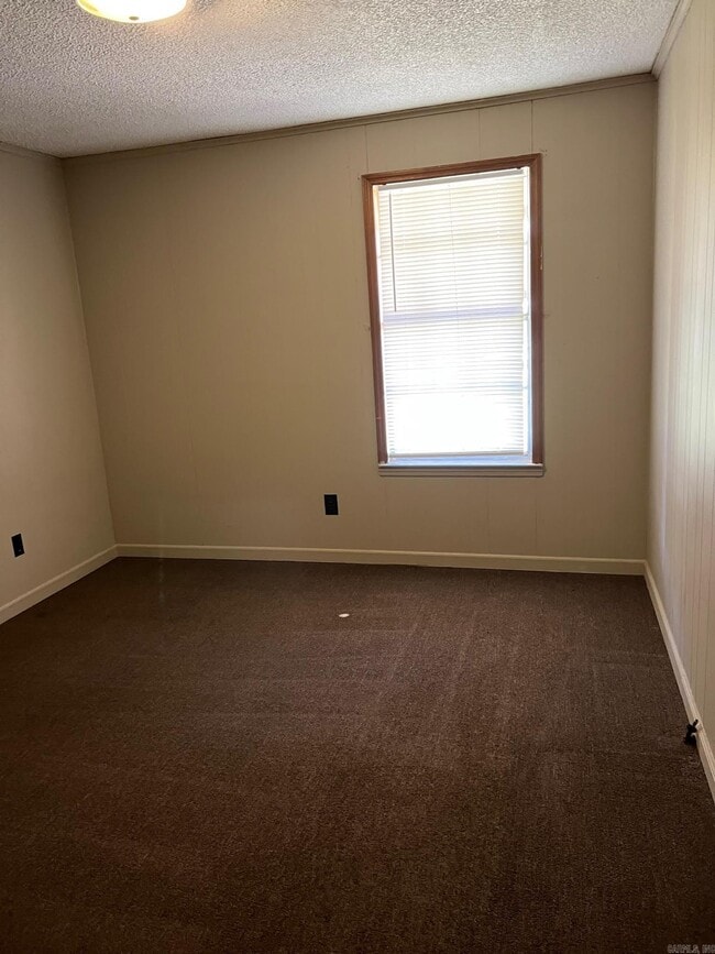 Building Photo - 213 Oak Ln