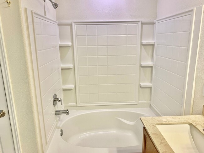 Building Photo - 3 Bedroom, 2.5 Bathroom Home in Cedar Park!