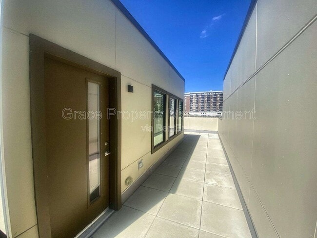 Building Photo - 2200 Tremont Pl