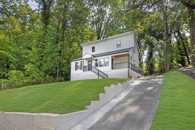 Building Photo - 1080 Westmont Rd SW