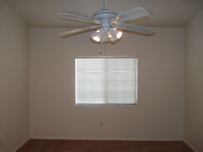 Building Photo - 2nd floor unit in gated community with pool