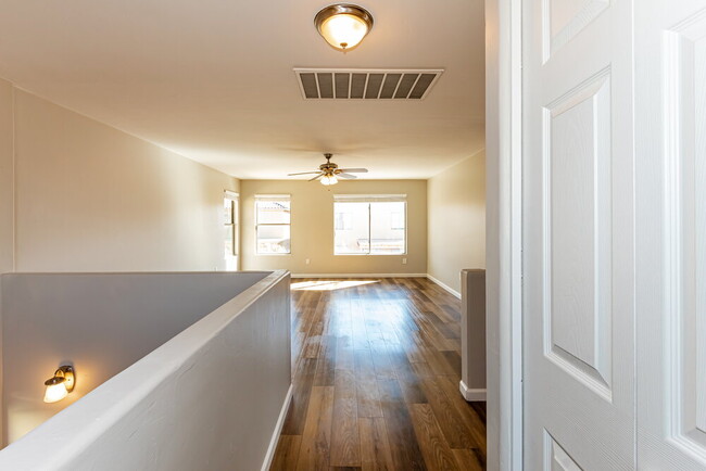 Building Photo - 4122 E Cameo Point Dr