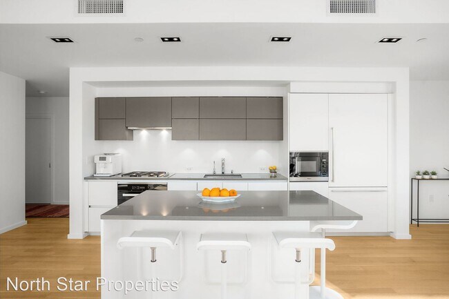 Building Photo - 2 br, 2 bath House - 1075 NW Northrup #1015