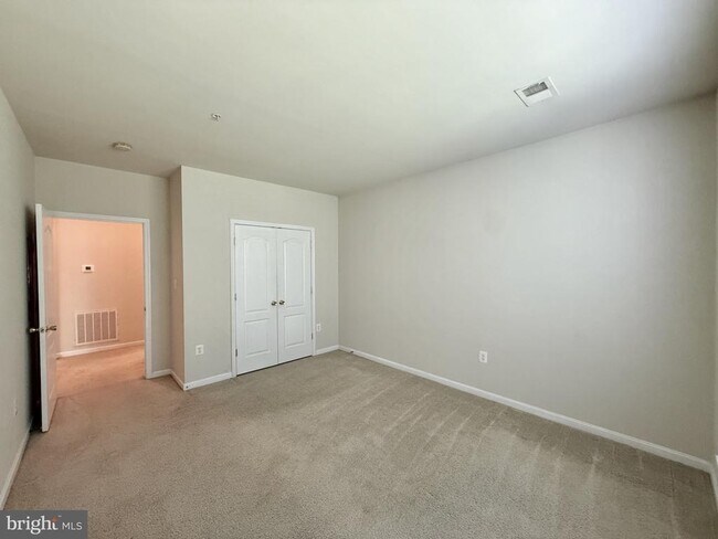 Building Photo - 9720 Holmes Pl