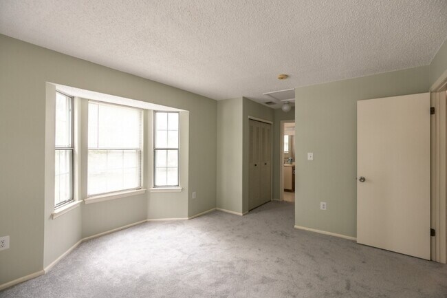 Building Photo - 361 Hadleigh Ln