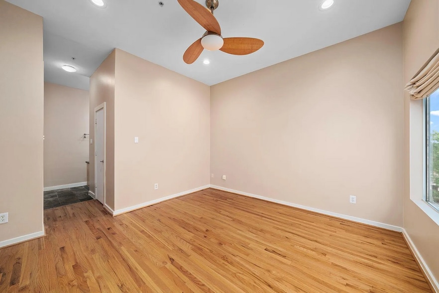 Building Photo - 5710 Winsome Ln