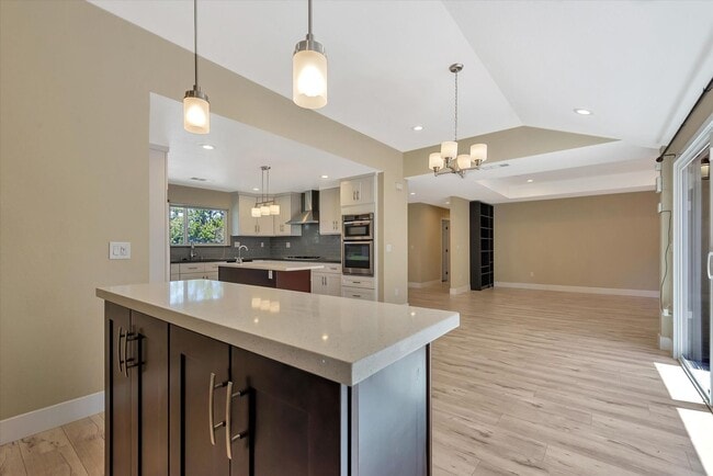 Building Photo - Wow! What a Great Home! SHORT TERM LEASE T...