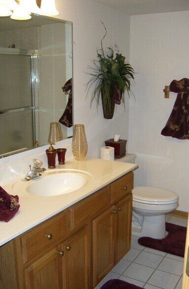 Building Photo - 9432 S Kolmar Ave