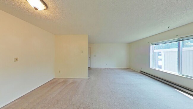 Building Photo - 2Bed 1Bath with Carport! Walk to MSU