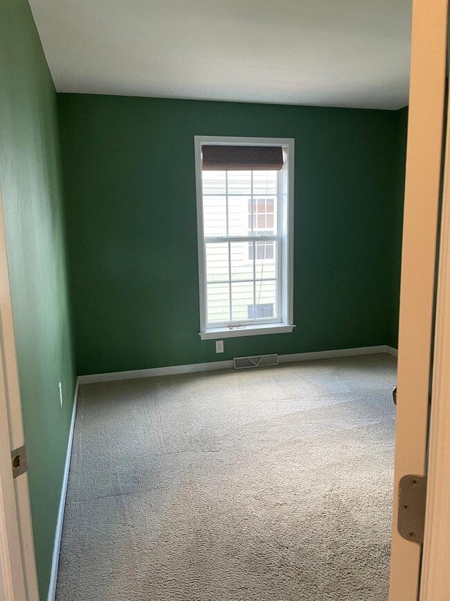 Building Photo - 127 Summer Ln