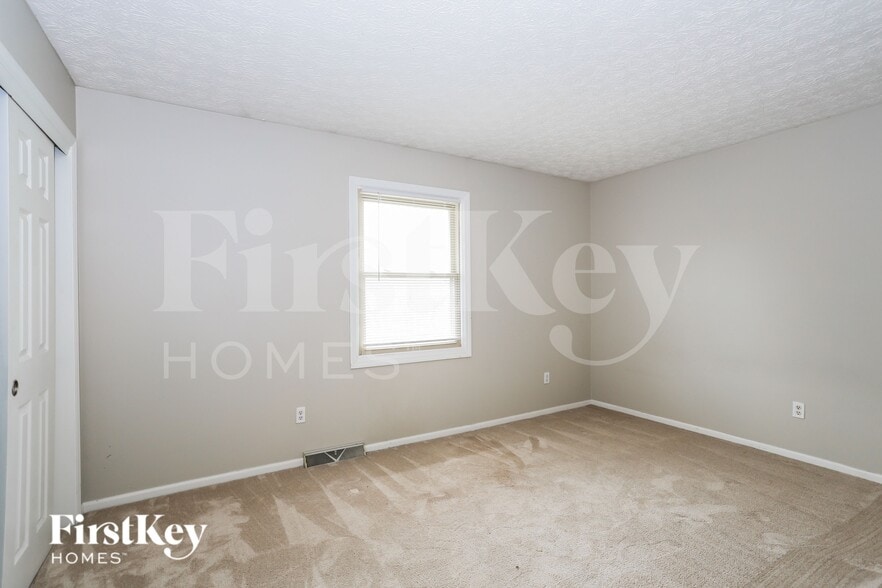 Building Photo - 2049 Stowbridge Rd