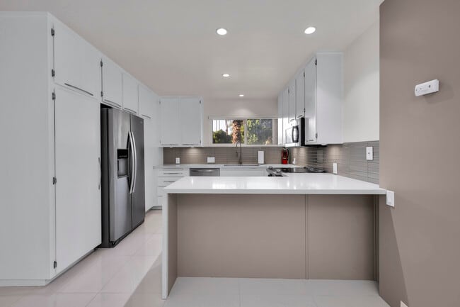 Building Photo - 2521 N Whitewater Club Dr