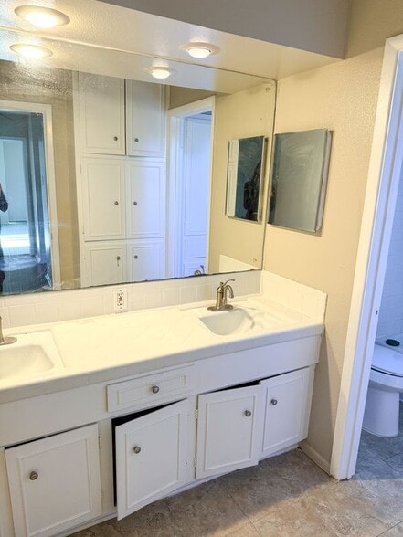 Building Photo - 126 Granada