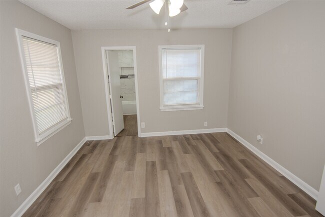 Building Photo - 5923 Bernice St