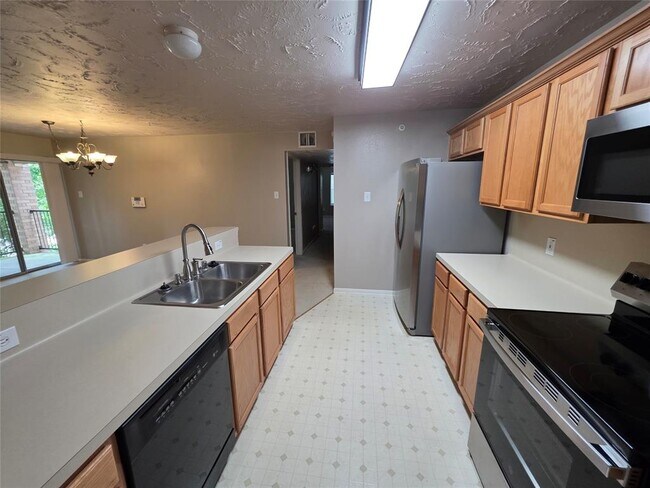 Building Photo - 8051 Bay Branch Dr