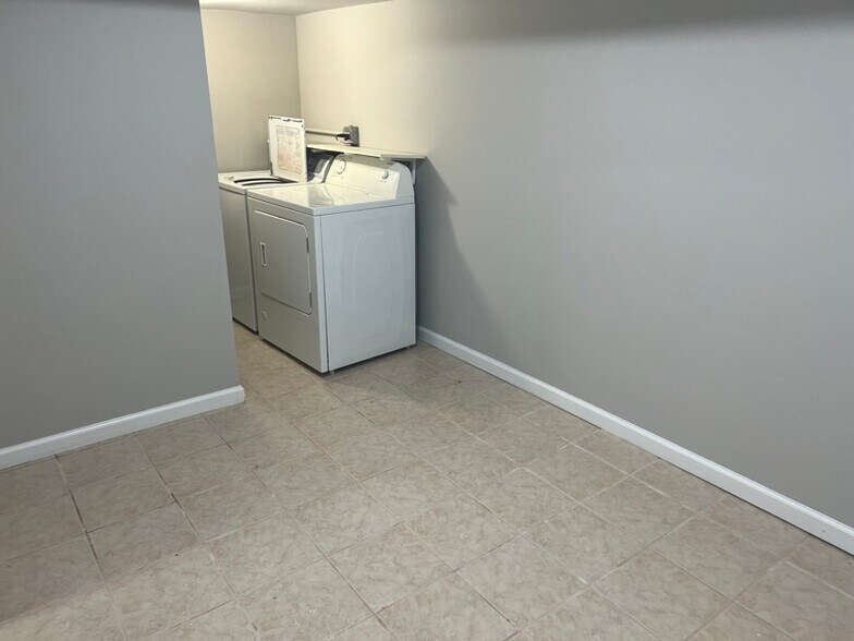 Building Photo - 15139 Beverly Dr