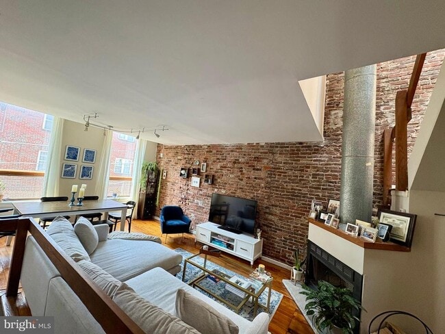 Building Photo - 725 Kater St