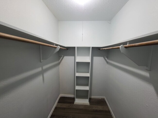 Building Photo - 4 bed 2 baths Coming soon!