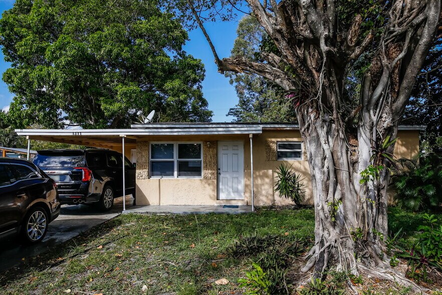 Building Photo - 1311 NE 33rd St