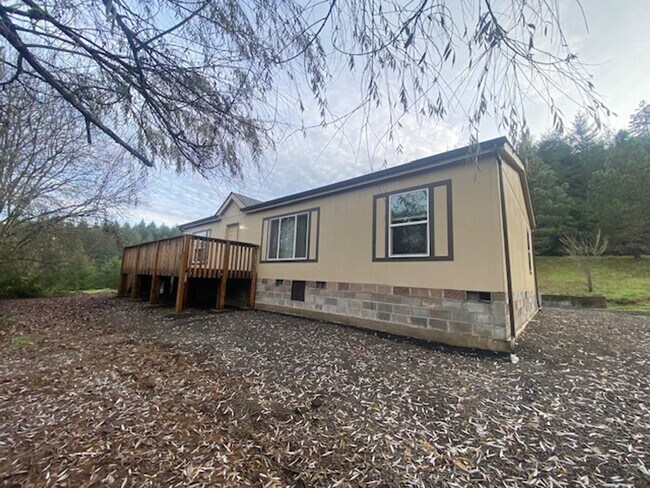 Building Photo - Private Country Living 3 Bedroom Home!