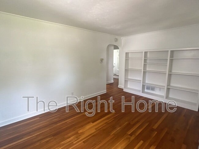 Building Photo - 5417 S 49th St