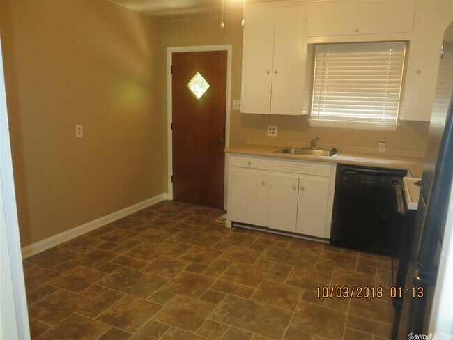 Building Photo - 605 Ridgeway Dr