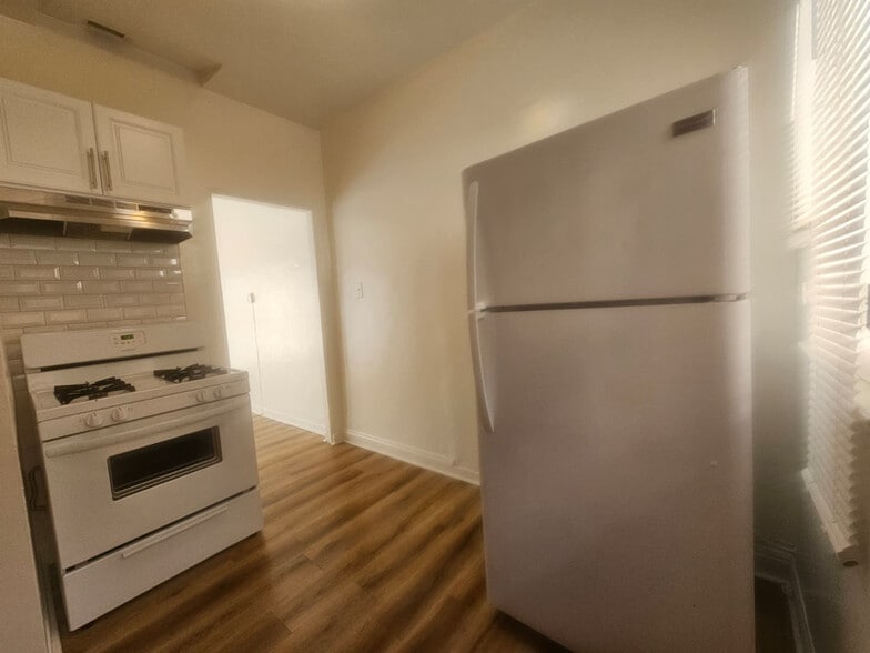 Primary Photo - 806 N Poinsettia Pl