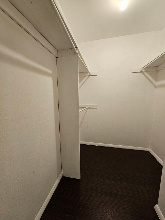 Building Photo - (2) Bed/(2) Bath with View of OU Golf Course in Cardinal Creek AVAIL NOW!