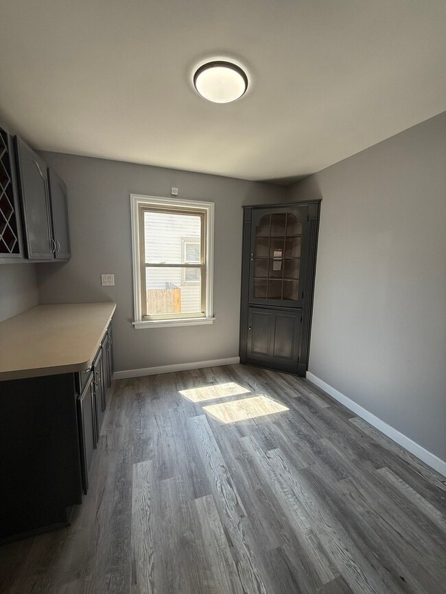 Building Photo - 18343 Oakwood Ave