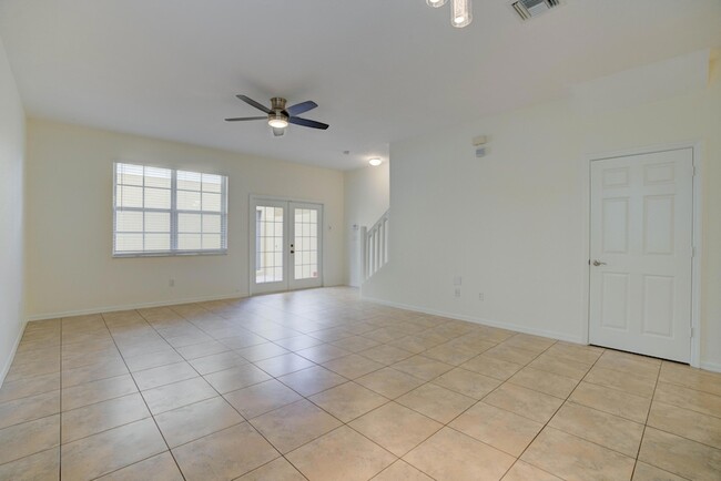 Building Photo - 158 W Thatch Palm Cir