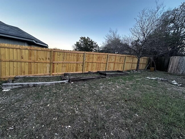 Building Photo - 7213 Oak Meadow Dr