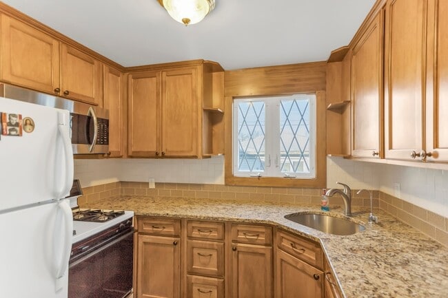 Building Photo - 5156 W 63rd Pl