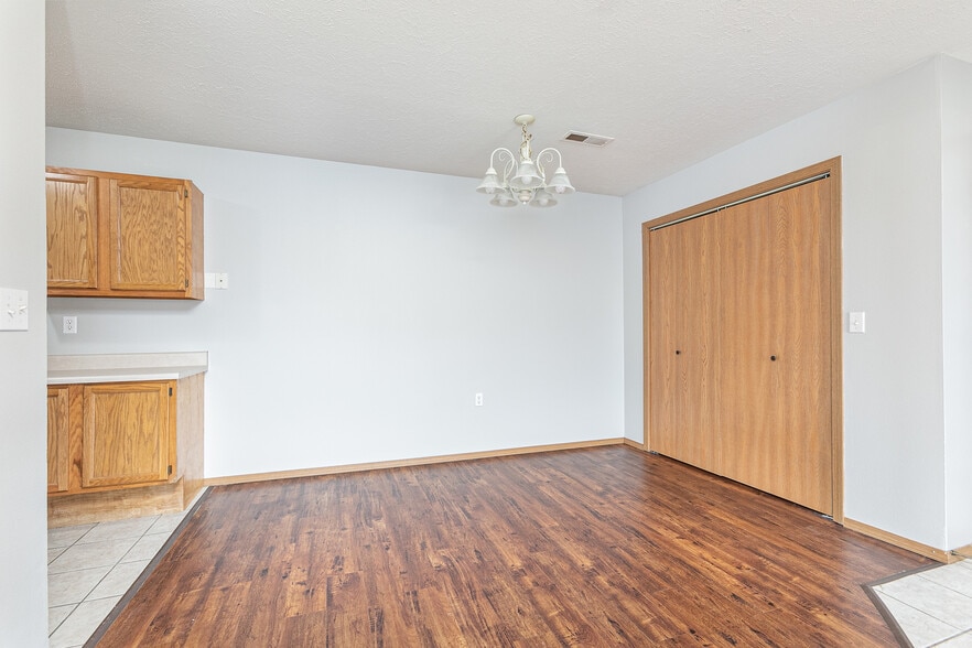 Building Photo - Ozark South Apartments