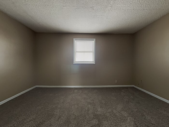 Building Photo - 812 W Smith Valley Rd